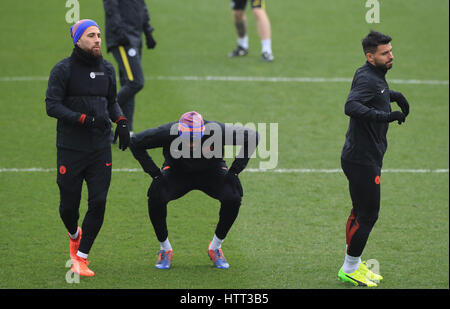 Manchester City (von links nach rechts) Nicolas Otamendi, Yaya Toure und Sergio Agüero während des Trainings an der City Football Academy, Manchester. Stockfoto