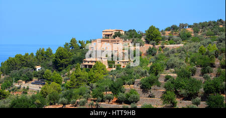 Schöne Aussicht auf Deia, einem kleinen Bergdorf in Mallorca, Spanien Stockfoto