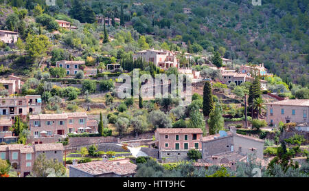 Schöne Aussicht auf Deia, einem kleinen Bergdorf in Mallorca, Spanien Stockfoto