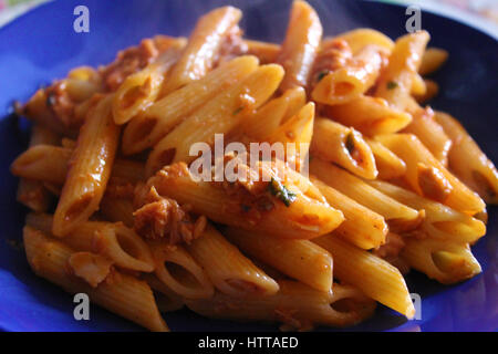 Pasta mit Thunfisch-sauce Stockfoto