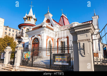 SAMARA, Russland - 11. März 2017: Klodt Villa in sonniger Tag in Samara, Russland. Architektonische Wahrzeichen der Stadt Stockfoto