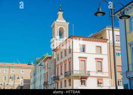 Uhrenturm auf der Piazza Martiri in Rimini Italien Stockfoto