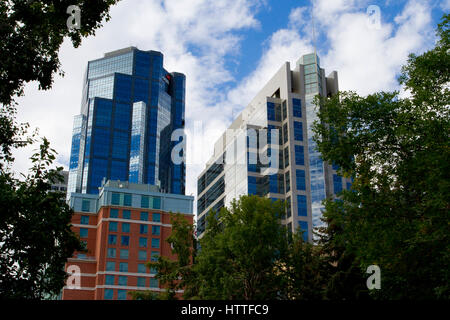 Bürogebäude in Calgary City Center von Prince es Island Park, Calgary, Alberta, Kanada Stockfoto