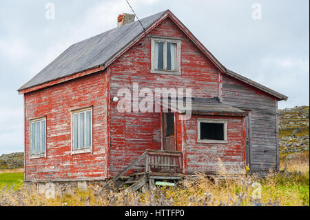 Verwitterte alte hölzerne Landhaus reparaturbedürftig Stockfoto