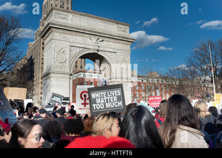 März und Rally in New York für "Tag ohne eine Frau" 8. März 2017 Stockfoto