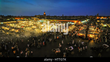 Erstaunliche Markt Djemaa el-Fna in Marrakesch, Marokko Stockfoto