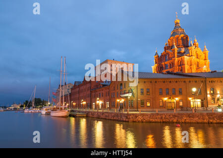 Uspenski Kathedrale der finnischen orthodoxen Kirche von Helsinki Hafen im Juni, Finnland Stockfoto