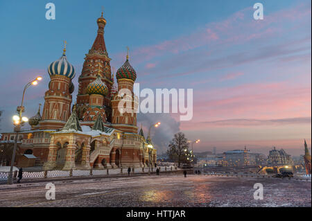 Ikone Basilius-Kathedrale auf dem Roten Platz im Winter Sonnenuntergang, Moskau Stockfoto