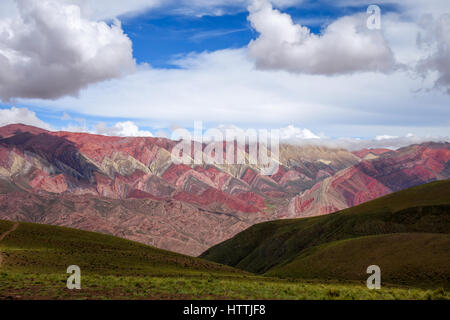 Serranias del Hornocal, breite farbige Berge, Argentinien Stockfoto