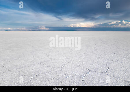 Sonnenuntergang in der Salar de Uyuni Salzebenen Wüste, Anden, Altiplano, Bolivien Stockfoto