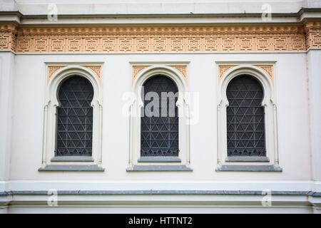 Windows der spanischen Synagoge. Jüdischen Viertel Josefov. Prag. Tschechische Republik. Stockfoto