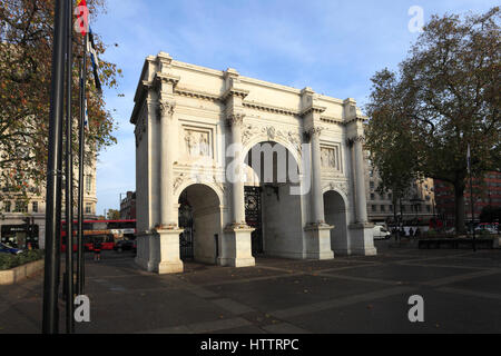 Marble Arch, ein weißer Marmor aus dem 19. Jahrhundert konfrontiert Triumphbogen, City of Westminster, London City Stockfoto