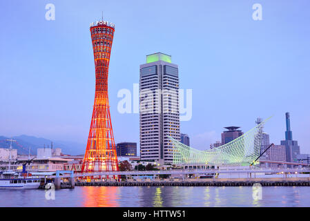 Kobe-Turm in der Abenddämmerung, Kobe, Osaka, Japan Stockfoto