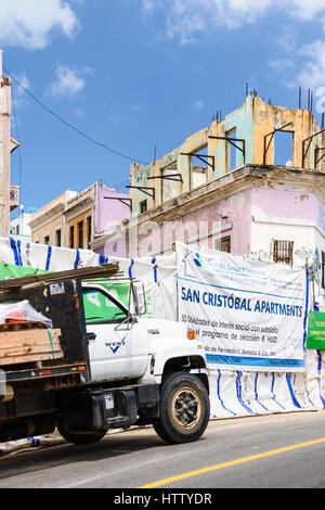Derbe Wohnungen werden entlang der Calle Norzagaray im Alten San Juan Puerto Rico neu entwickelt Stockfoto