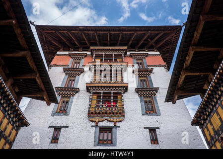 Bhutan, Paro, Rinpung Dzong. Typische bhutanesische Architektur im 15. Jahrhundert buddhistisches Kloster und Festung. Vorschlagsliste für die UNESCO-Aufnahme. Stockfoto