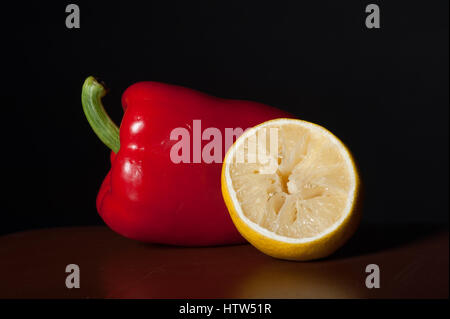 Paprika und Zitrone. Stockfoto