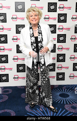 Gloria Hunniford Teilnahme an der 2017 Fernsehen und Radio Industries Club Awards, Grosvenor House, Park Lane, London. Stockfoto