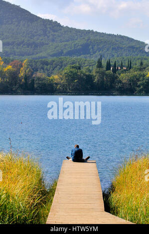 Man ruht. Estany de Banyoles See Banyoles, Pla de L´Estany, Girona Provinz, Katalonien, Spanien Stockfoto