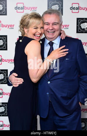 Eamonn Holmes und Carol Kirkwood Teilnahme an der 2017 Fernsehen und Radio Industries Club Awards, Grosvenor House, Park Lane, London. PRESSEVERBAND Foto. Bild Datum: Dienstag, 14. März 2017. Finden Sie unter PA Geschichte SHOWBIZ Tric. Bildnachweis sollte lauten: Ian West/PA Wire Stockfoto