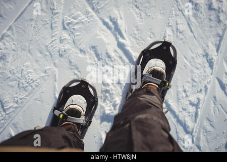 Der Skifahrer Schuhe auf verschneite Landschaft hautnah Stockfoto