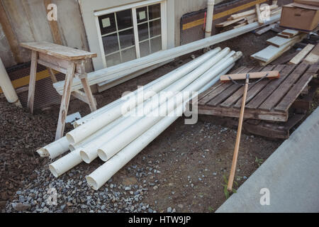 Kunststoffrohre auf Baustelle Stockfoto