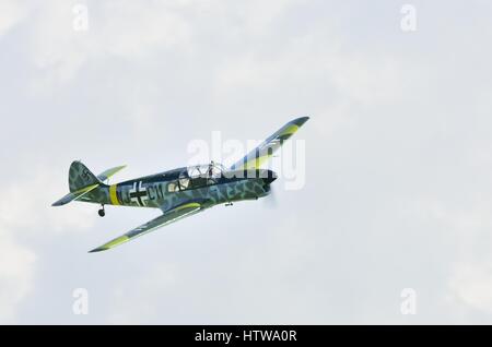 DUXFORD CAMBRIDGESHIRE UK 20. August 2015: historische Weltkrieg 2 Messerschmitt im Flug Stockfoto