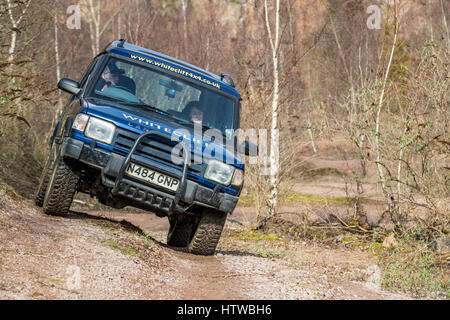 Allradantrieb Erfahrung in Wye Tal und Wald von Dean Tourismus Verband Mitglieder Whitecliff 4x4 Off Road. Stockfoto