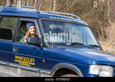 Allradantrieb Erfahrung in Wye Tal und Wald von Dean Tourismus Verband Mitglieder Whitecliff 4x4 Off Road. Stockfoto