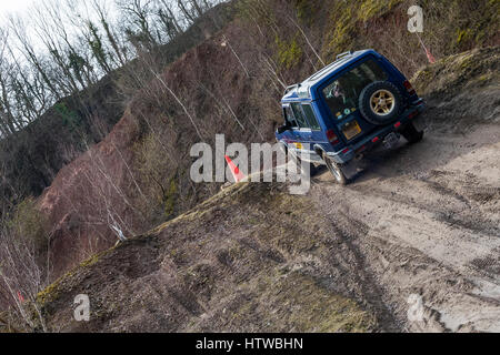 Allradantrieb Erfahrung in Wye Tal und Wald von Dean Tourismus Verband Mitglieder Whitecliff 4x4 Off Road. Stockfoto