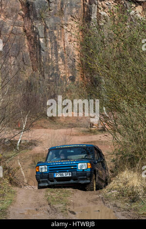 Allradantrieb Erfahrung in Wye Tal und Wald von Dean Tourismus Verband Mitglieder Whitecliff 4x4 Off Road. Stockfoto