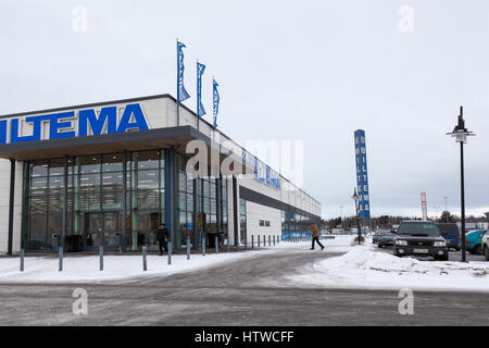 LAPPEENRANTA, Finnland - ca. Februar 2016: Eingang und Parkplatz im Biltemma-Shop. Biltema ist eine schwedische Kette von Einzelhandelsgeschäften, spezialisiert auf t Stockfoto