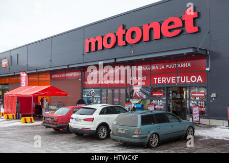 LAPPEENRANTA, Finnland - ca. Februar 2016: Gebäude der Shop der Firma Motonet ist in der Stadt. Eingang. Die Motonet ist einer großen Kette der Händler von Auto ein Stockfoto