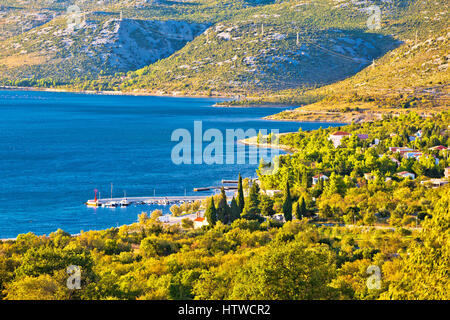 Rovanjska Bucht Dorf und Velebit-Kanal, Dalmatien, Kroatien Stockfoto