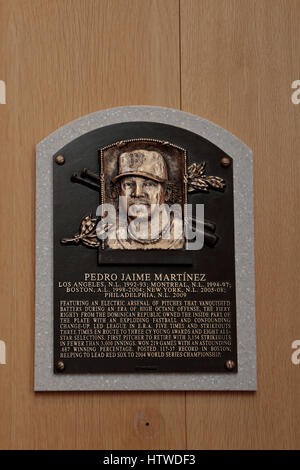 Memorial Plaque Krug Pedro Martinez für in die Hall Of Fame Gallery, National Baseball Hall Of Fame & Museum, Cooperstown, New York, USA. Stockfoto