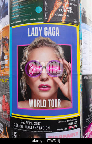 Plakat-Förderung Lady Gaga Welttournee Joanne in Zürich, Schweiz. Die Joanne World Tour ist die fünfte Headliner Tour der amerikanischen Sängerin Stockfoto