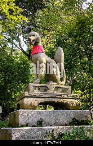 Fox-Statue im Fushimi Inari-Schrein - Kyoto, Japan Stockfoto