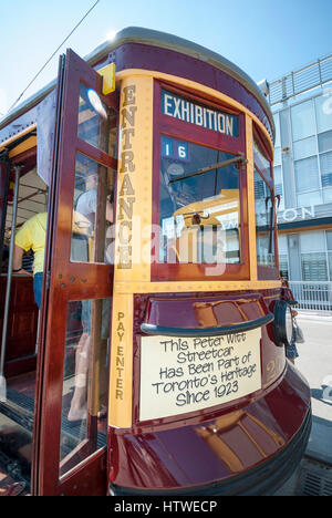 Die letzten verbleibenden Peter Witt-Straßenbahn in Toronto Transit Commission ist noch funktionsfähig und auf dem Display an den Scheunen Leslie Street in Toronto. Stockfoto