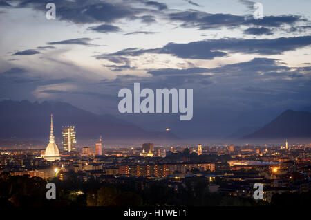 Turin Stadtbild mit Mole Antonelliana und Sacra di San Michele Stockfoto