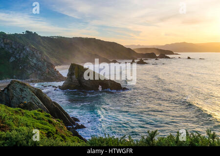 Sonnenuntergang an der Loiba Klippen (Acantilados de Loiba) Coruña Provinz, Galizien, Spanien, Europa Stockfoto