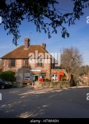 Das Dorf post und Geschäfte in dem Dorf Firle in East Sussex in der Nähe von Lewes. Stockfoto