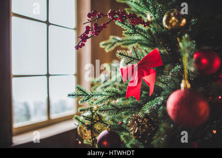 Nahaufnahme der Dekoration am Weihnachtsbaum Stockfoto