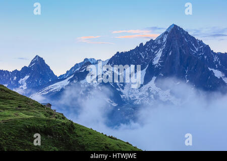 Aiguille du Chardonnet (3824m) und Aiguille du Tour (3544m). Graian Alpen, Frankreich Stockfoto