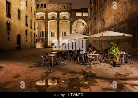 Mittelalterliche Platz Placa del Rei und Palau Reial Major in der Nacht in Barcelona, gotischen Viertel (Barri Gotic) der Stadt, Katalonien, Spanien Stockfoto