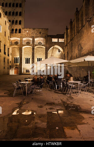 Mittelalterliche Platz Placa del Rei und Palau Reial Major in der Nacht in Barcelona, gotischen Viertel (Barri Gotic) der Stadt, Katalonien, Spanien Stockfoto