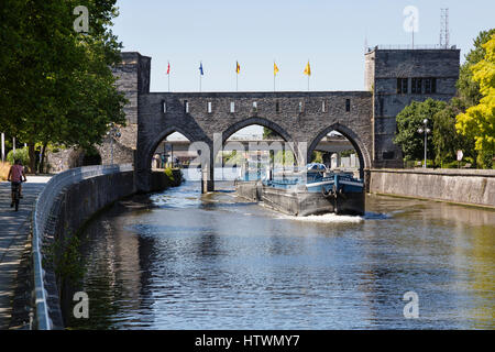 13. Jahrhundert Schelde Brücke (Pont des Trous), Tournai, Belgien Stockfoto