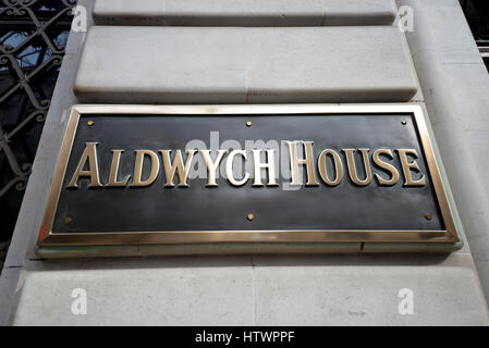 Aldwych House Namensschild. Das Gebäude befindet sich stolz auf der Nordostseite des Aldwych mit einer 65 Meter langen Straßenfassade Stockfoto