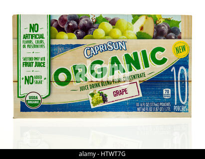 Winneconne, Wisconsin - 5. März 2017: Box von Caprisun Bio-Saft trinken auf einem isolierten Hintergrund. Stockfoto