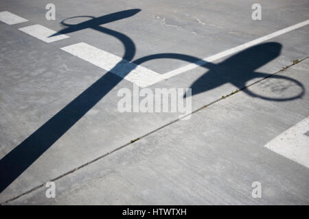 Shadow Cast auf Platz Stockfoto