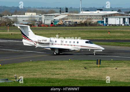 Embraer EMB-505 Phenom 300 Staverton Airfield, Gloucestershire, UK (CS-PHF) Stockfoto