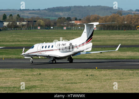 Embraer EMB-505 Phenom 300 Staverton Airfield, Gloucestershire, UK (CS-PHF) Stockfoto